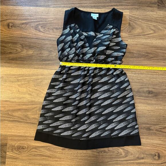 Motherhood Maternity Tank Top Women’s Size Small Black White Sheath V-Neck - Picture 3 of 4